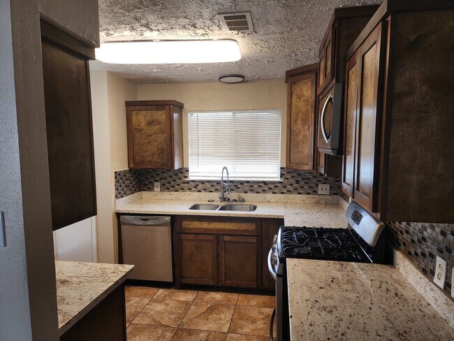 Building Photo - 715 Beechbend Dr