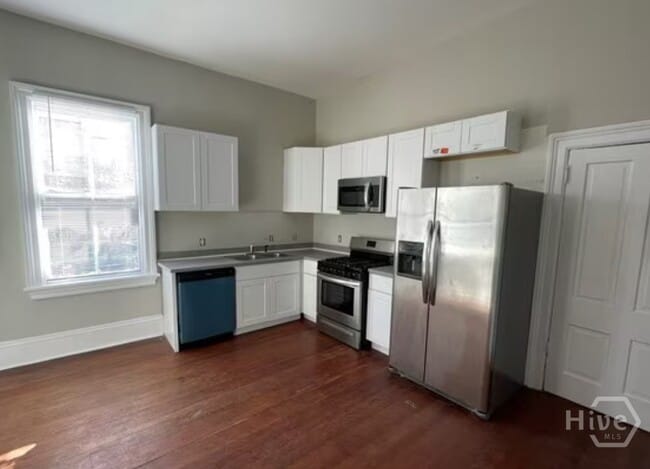 Building Photo - 320 E 31st St