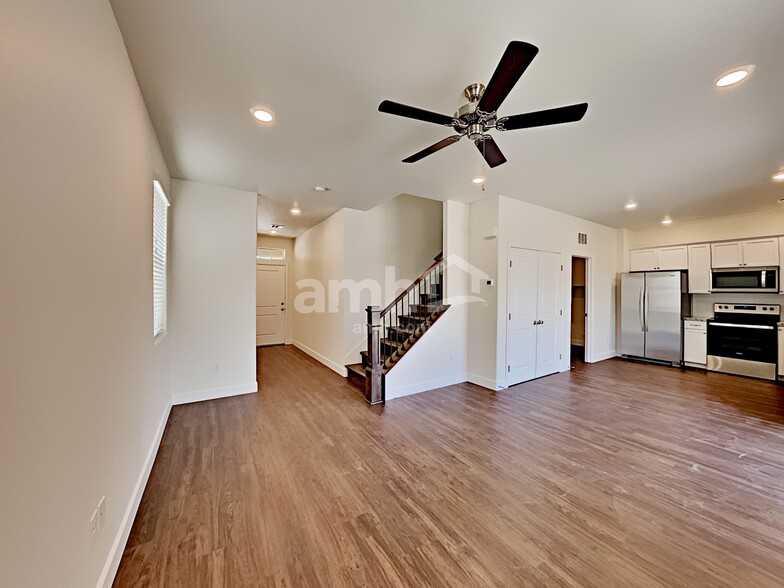 Building Photo - 1522 Garden Swing Ave