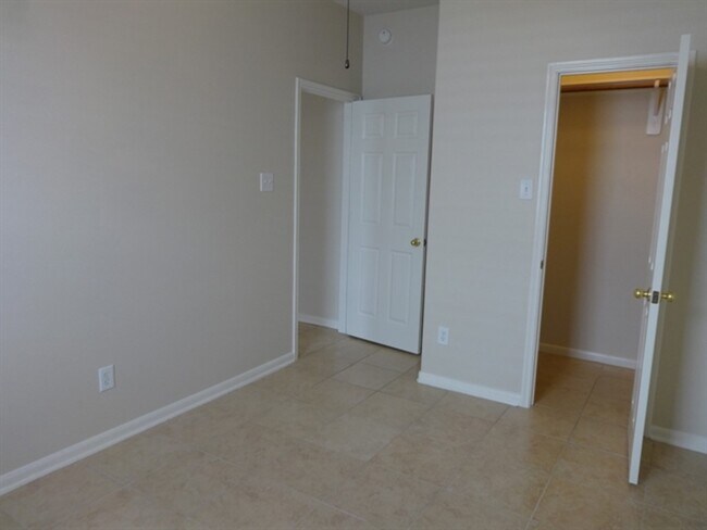 Building Photo - 16927 Jelly Park Stone Dr