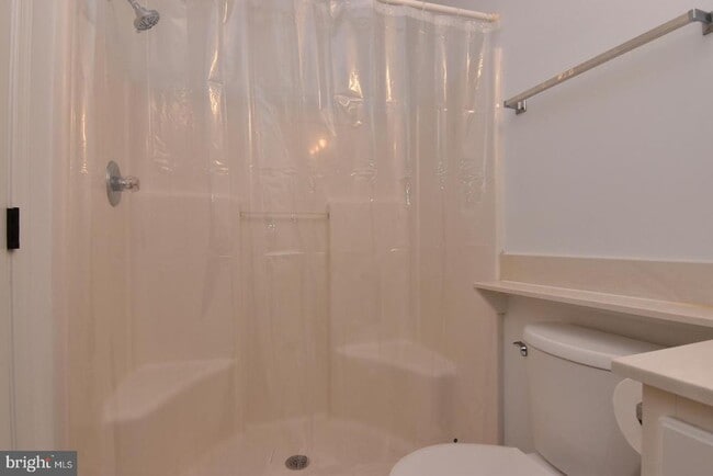 Building Photo - 117 Lakeside Dr