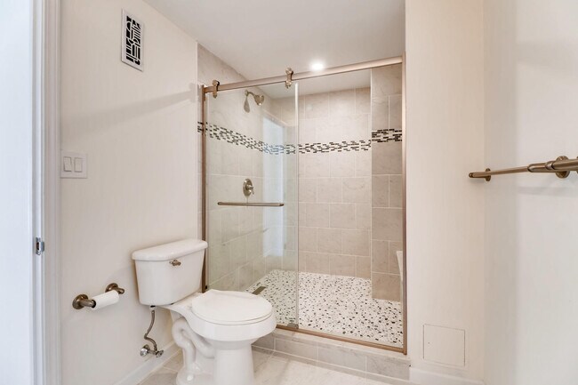 Building Photo - 250 President St