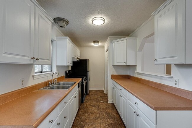 Building Photo - Amazing 4 bedroom 3 bathroom for rent!