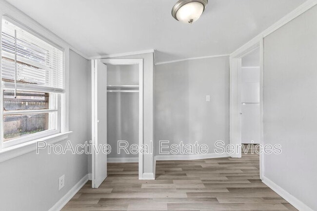 Building Photo - 1217 Hull St