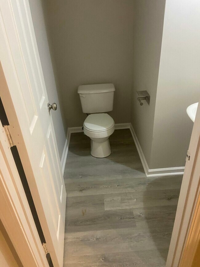 Building Photo - 7092 Walton Hl