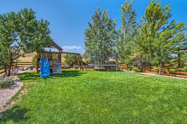 Building Photo - Beautiful 4 Bedroom Home with Stunning Vie...