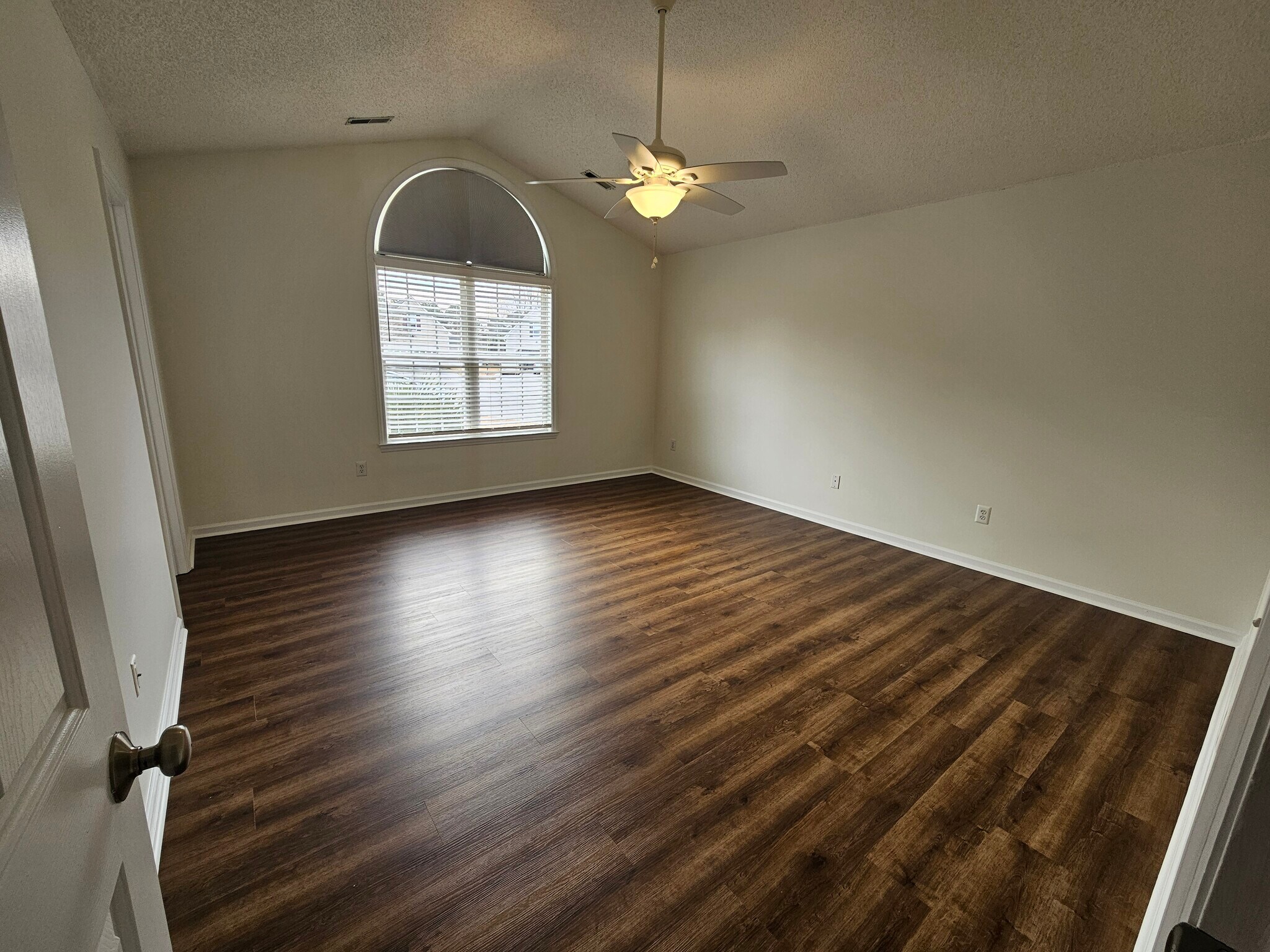 Building Photo - 1503 Flushing Dr