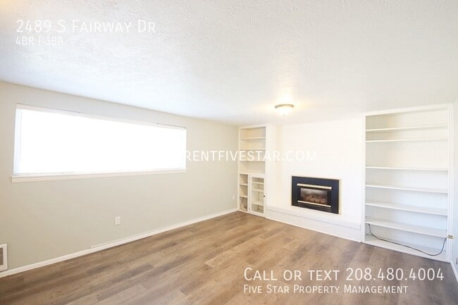 Building Photo - 2489 S Fairway Dr
