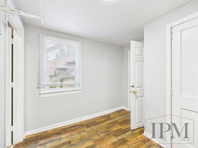 Building Photo - Available Now Cozy 1 Bedroom 1st floor Apa...