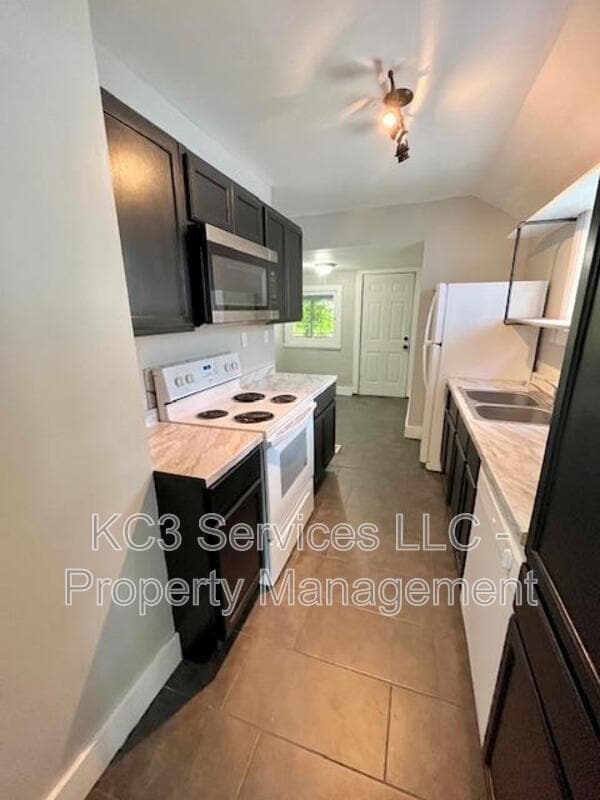 Building Photo - 5842 Euclid Ave E