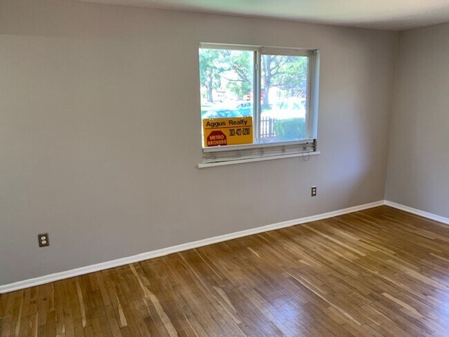 Building Photo - Private 2-Story End Unit