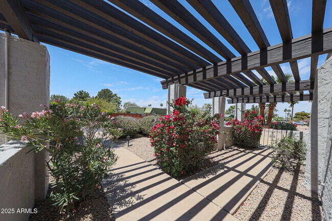 Building Photo - 601 E Forest Hills Dr