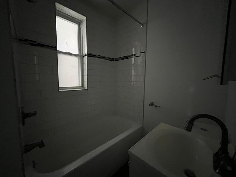 Building Photo - 554 Avenue C