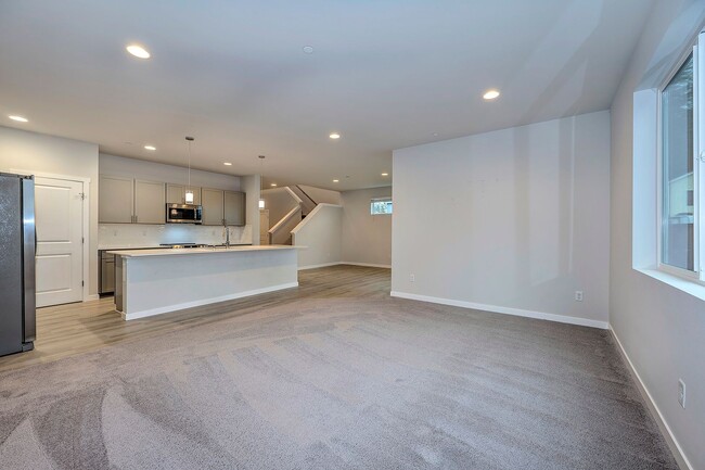 Building Photo - 5 bed 2 bath In Marysville