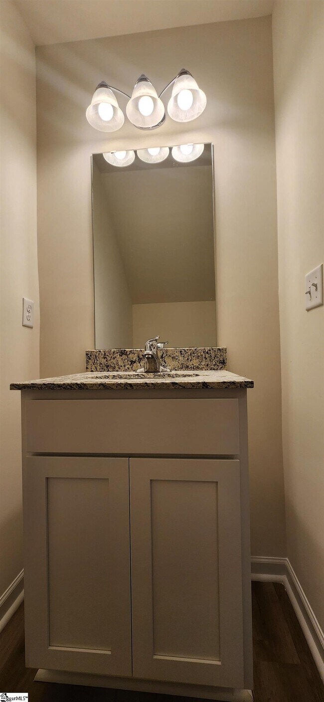 Building Photo - 5035 Sunnycreek Dr