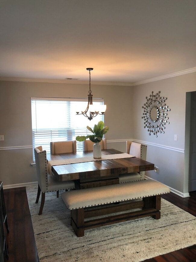 Building Photo - BEAUTIFUL HOME IN GODLEY PARK