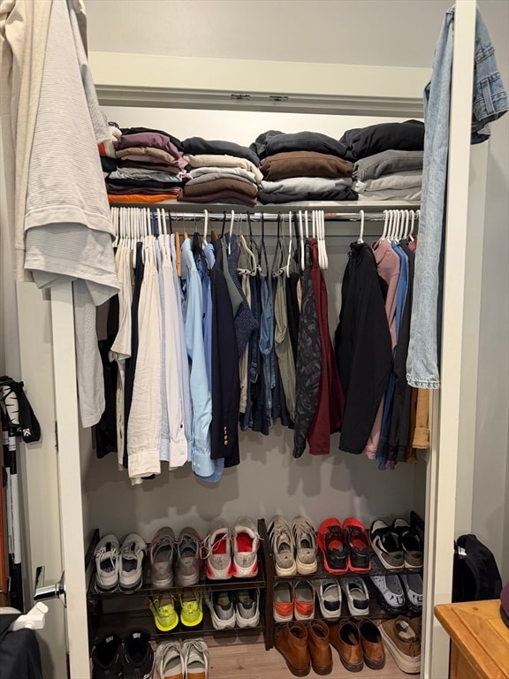 Building Photo - 415 E 7th St