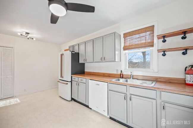 Building Photo - 414 Graham St