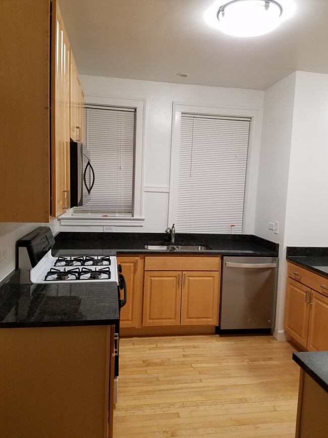 Kitchen - 1218 W Columbia Ave