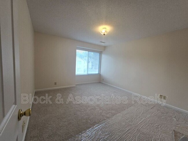 Building Photo - 110 Westbrook Ct