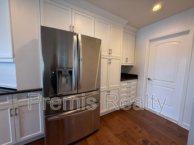 Building Photo - 1070 Sanibel Ct