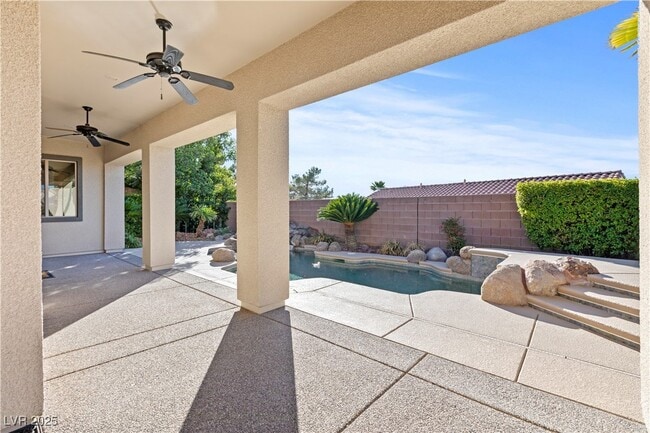 Building Photo - 2685 La Boutique St