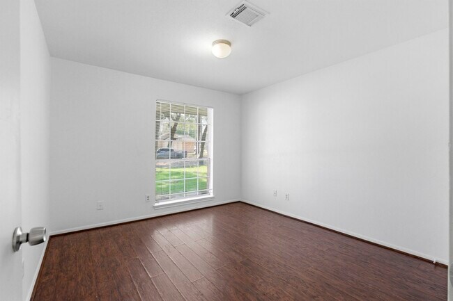 Building Photo - 23007 Whispering Willow Dr