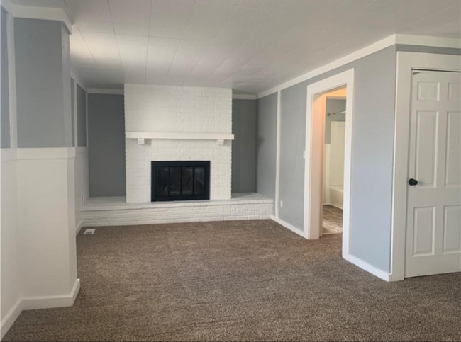 Building Photo - Cozy & Spacious Beech Grove Home Close to Everything