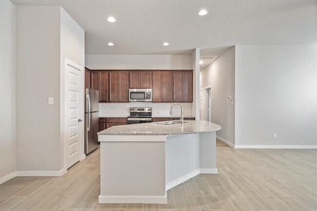 Building Photo - 9732 Grosbeak Ln