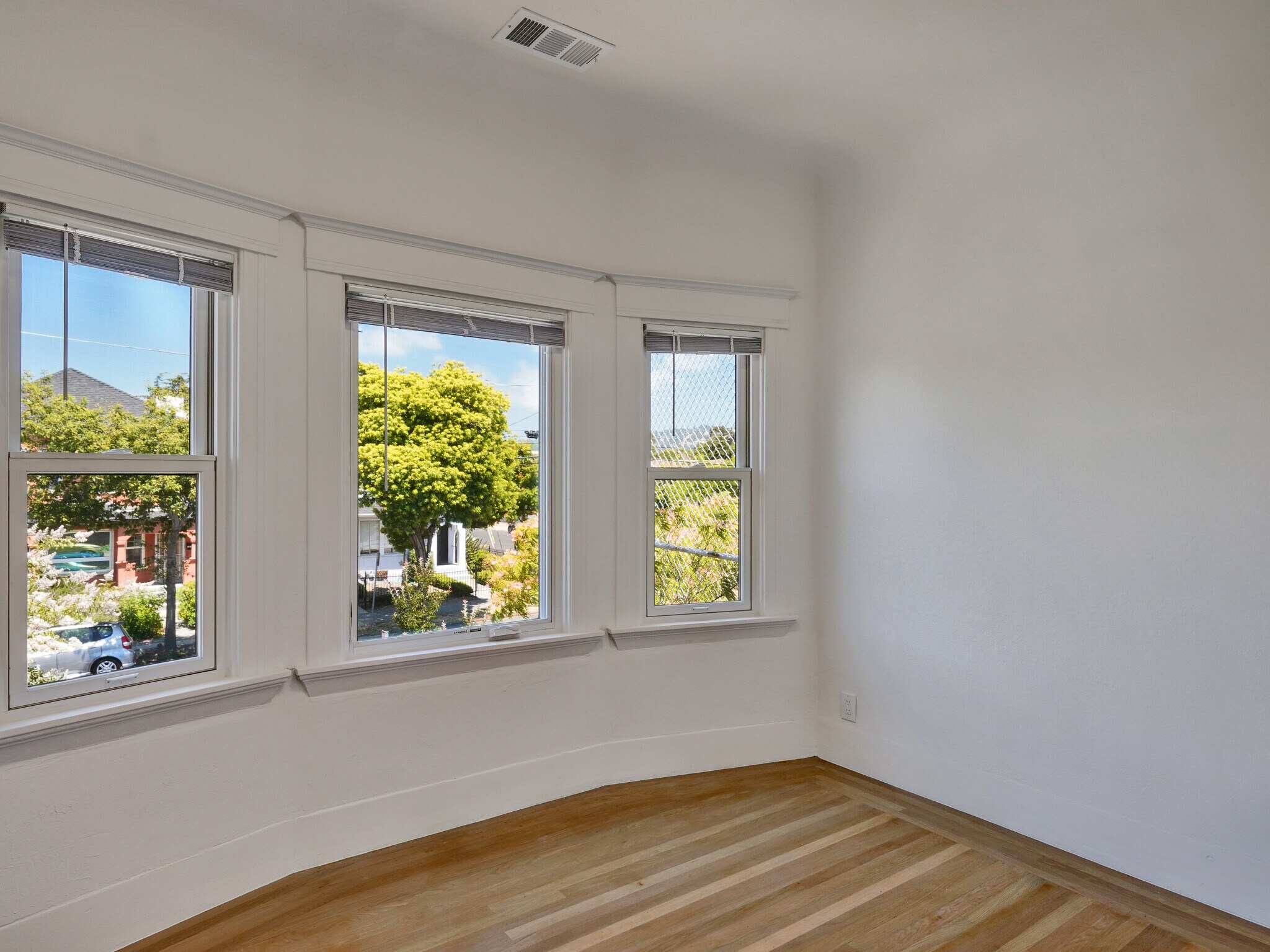 Building Photo - 1075 43rd St