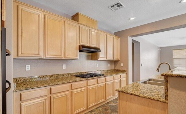 Building Photo - 757 Secret London Ave