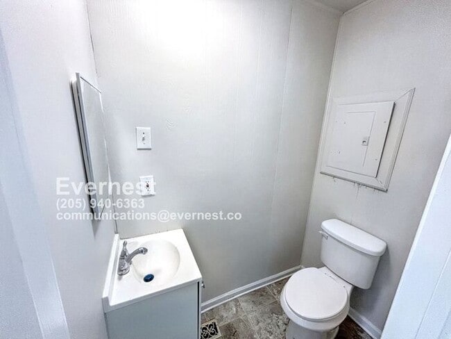 Building Photo - 929 6th Pl