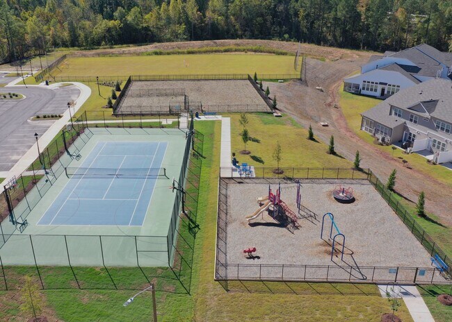 Building Photo - Spacious 2bd/2ba Ranch Style home with impressive club amenities located in Ellis Crossing