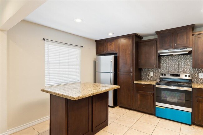 Building Photo - 15 S 27th St