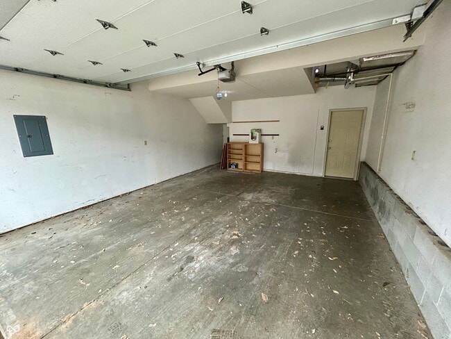 Building Photo - 2049 Alabama St