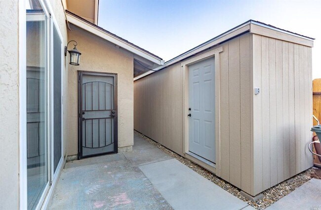 Building Photo - 566 Burlington Dr