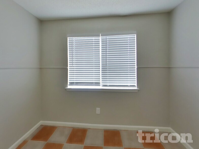 Building Photo - 916 Ashmount Ln