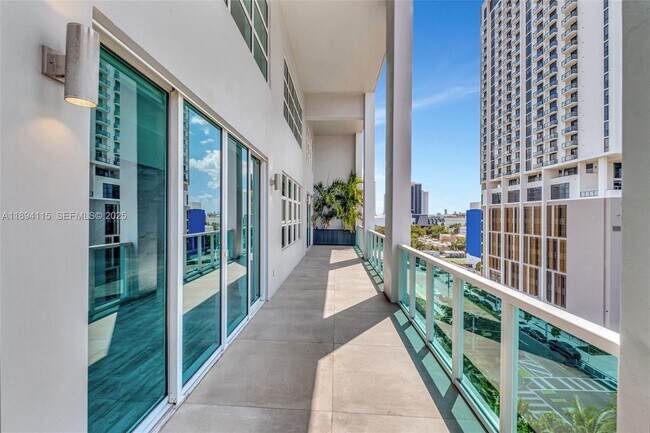 Building Photo - 1749 NE Miami Ct