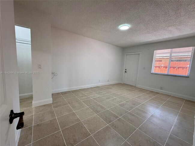 Building Photo - 821 SW 9th St