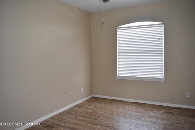 Building Photo - 1040 Venetian Dr
