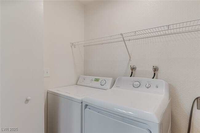 Building Photo - 2750 S Durango Dr
