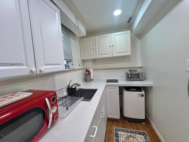 Building Photo - 11874 Sunrise Valley Dr