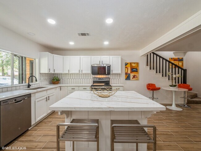 Building Photo - 1320 E Red Cedar Cir
