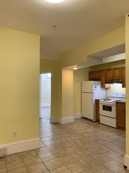 Building Photo - 61 Park Dr