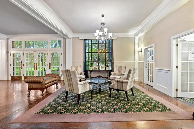 Building Photo - Charming Trolley Square Unit- Showing Frid...
