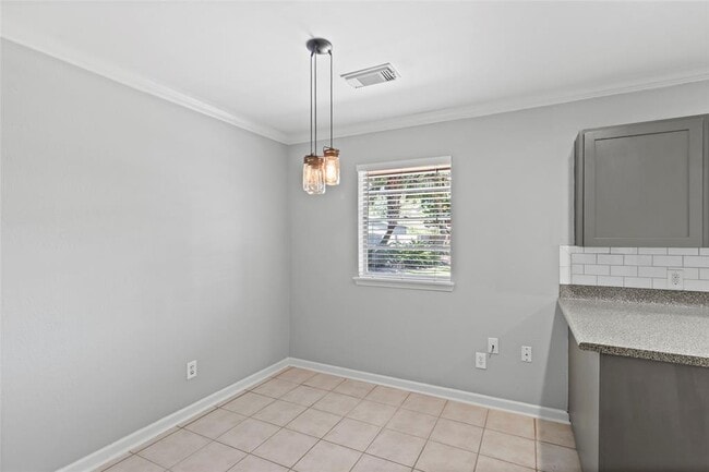 Building Photo - 112 E Wildwinn Dr