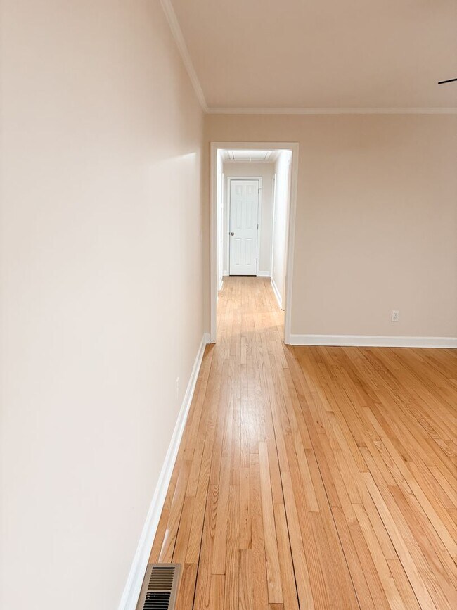 Building Photo - 609 E Chelly St