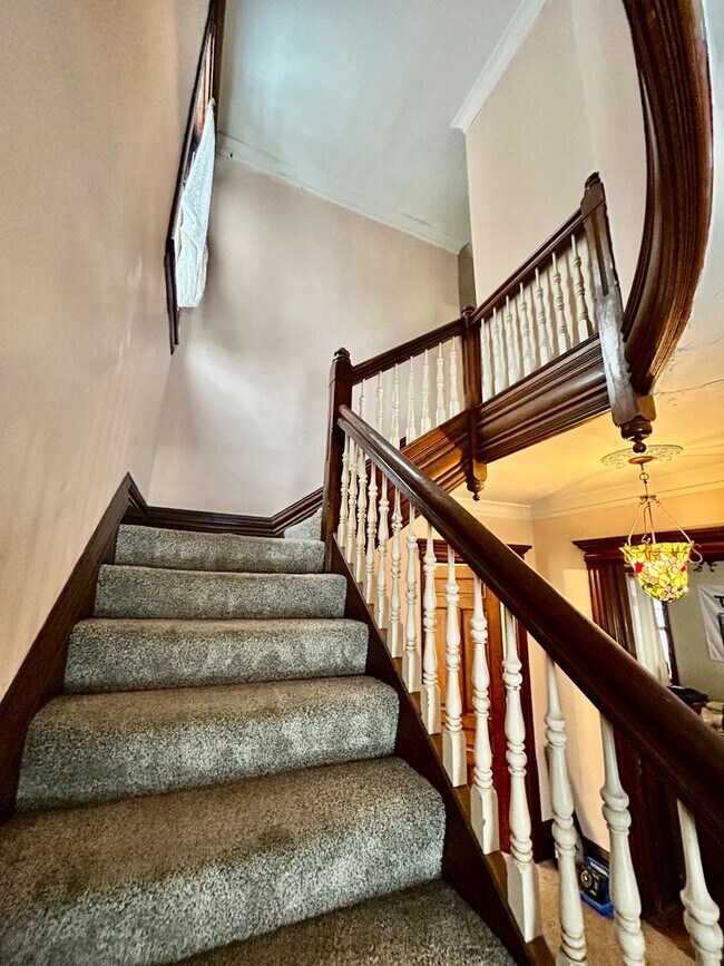 Building Photo - 2115 E 1st St