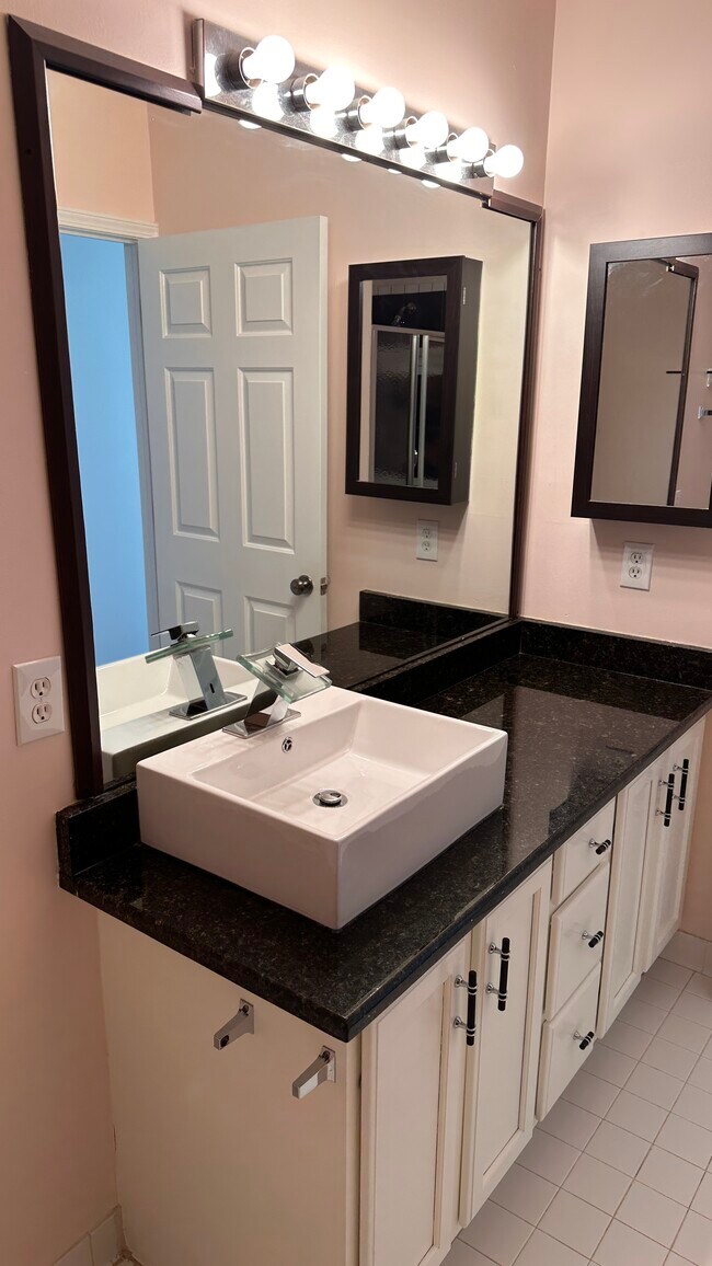 1st floor master bathroom - 1510 Devon Ln
