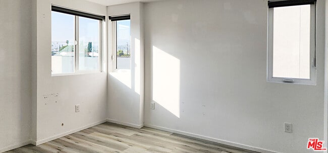 Building Photo - 1224 Alexandria Ave